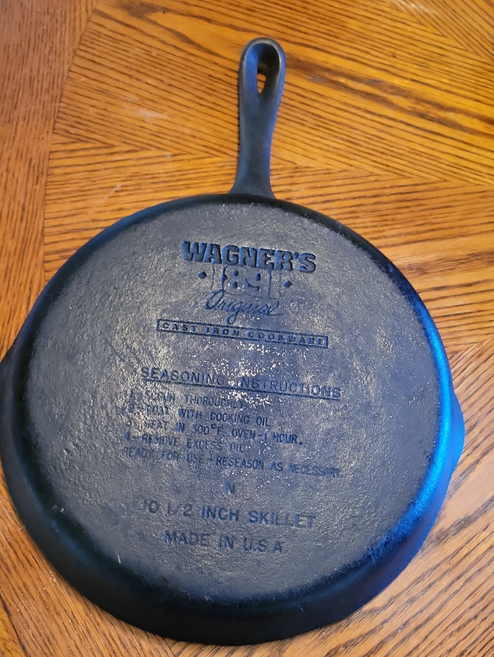 WAGNER'S 1981 Cast Iron 10.5" Black Skillet - Pre-Seasoned